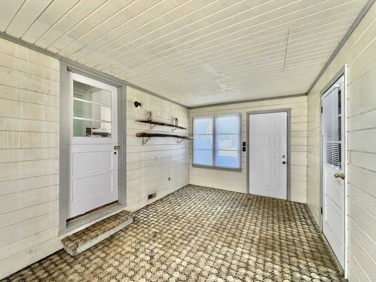 760 Brooks St #1 - Photo 5 of 25