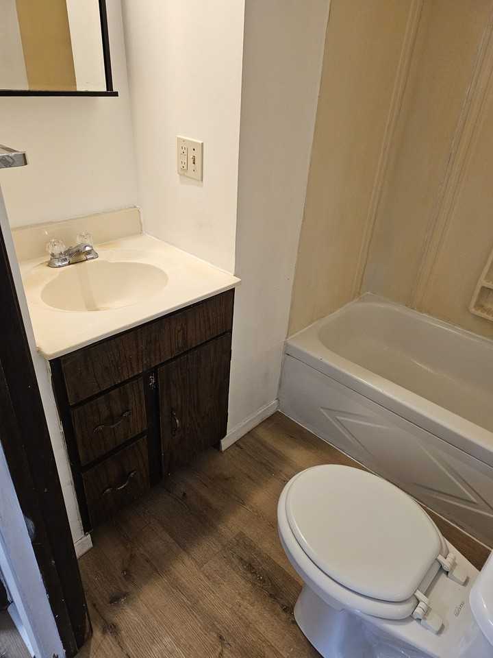 105 N 6th Ave #1 - Photo 3 of 10