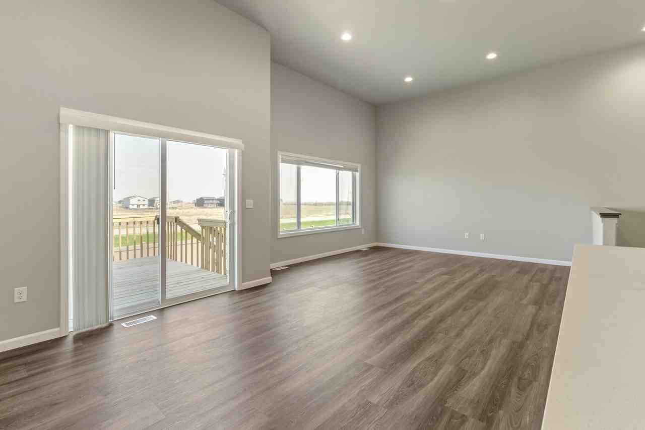 762 United Dr #1 - Photo 3 of 14