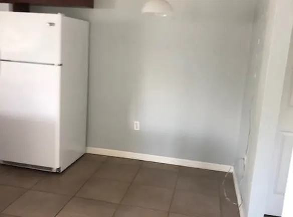 2054 Arlington St #100 - Photo 3 of 12