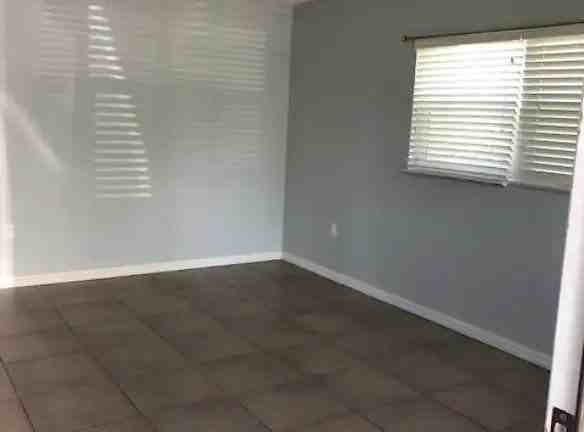 2054 Arlington St #100 - Photo 5 of 12
