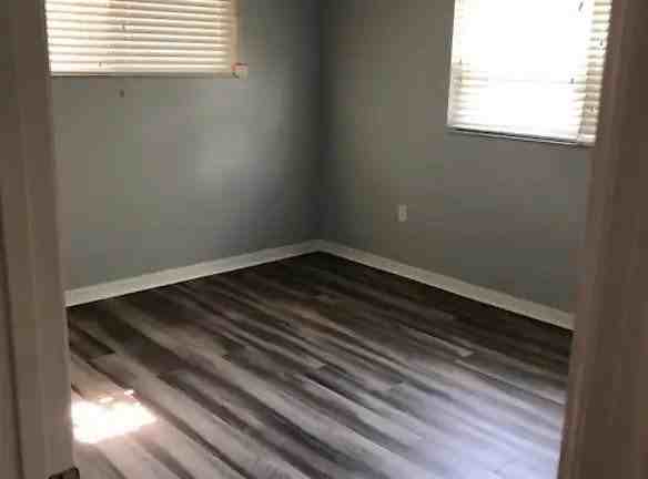 2054 Arlington St #100 - Photo 6 of 12