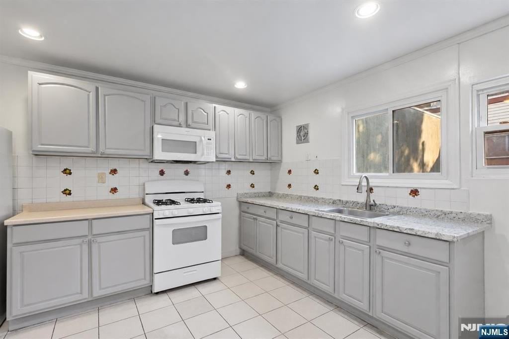 303 43rd St - Photo 3 of 23