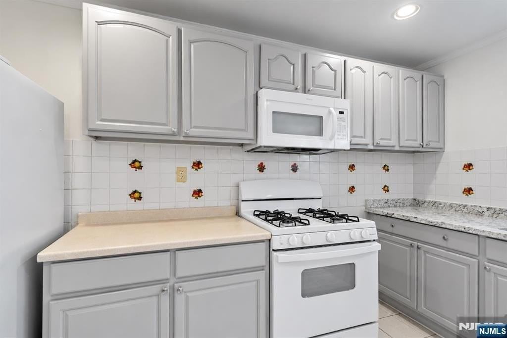 303 43rd St - Photo 4 of 23