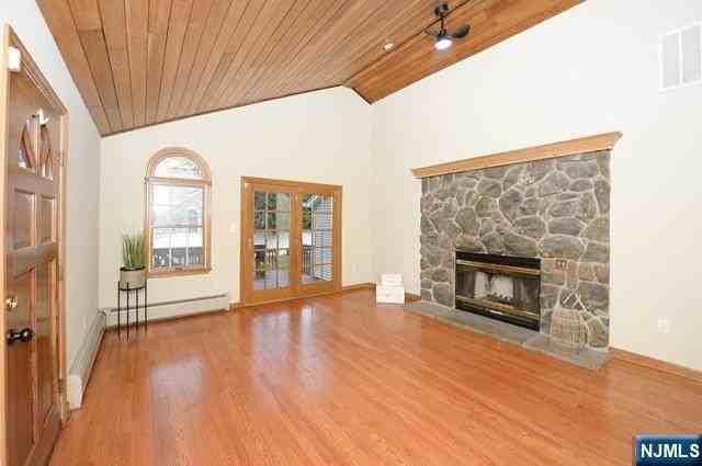 13 Orangeburgh Rd - Photo 2 of 25