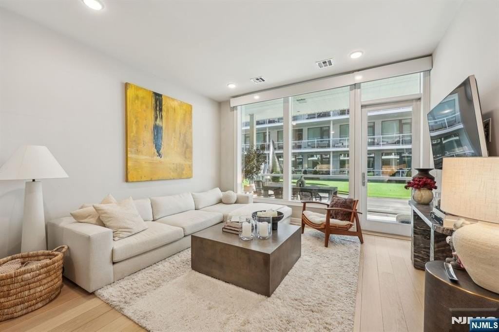 3 Somerset Ln #316