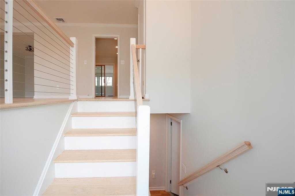 43 Spruce Ave - Photo 2 of 33