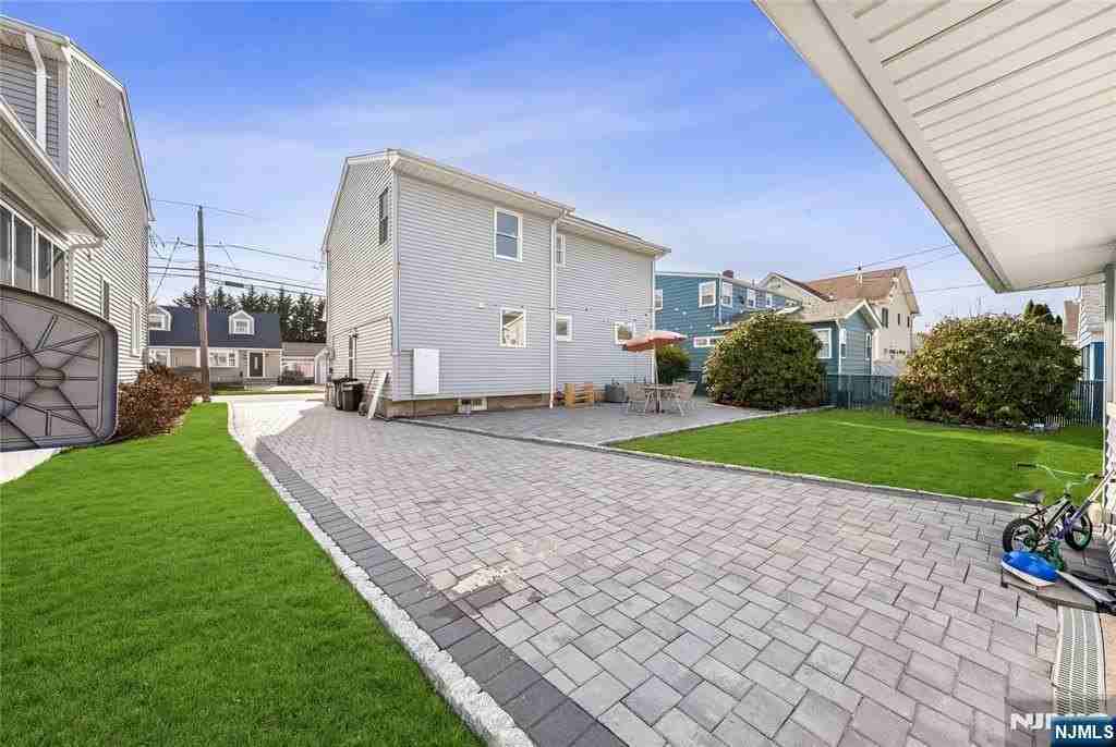 813 Morton St - Photo 3 of 28