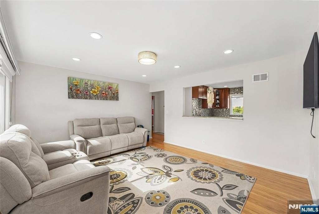 813 Morton St - Photo 4 of 28