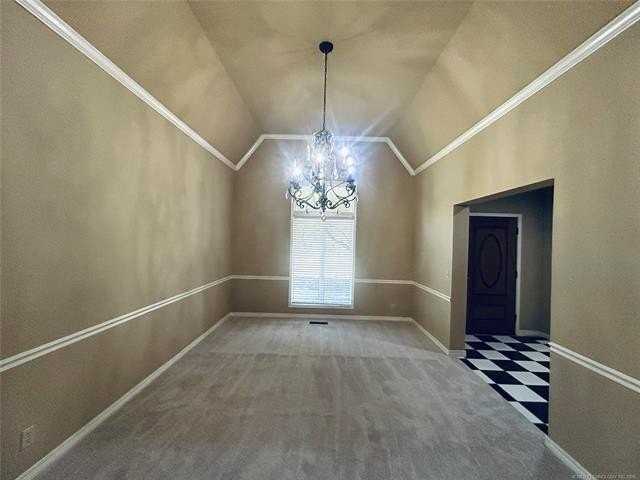 3622 E 87th St - Photo 5 of 32
