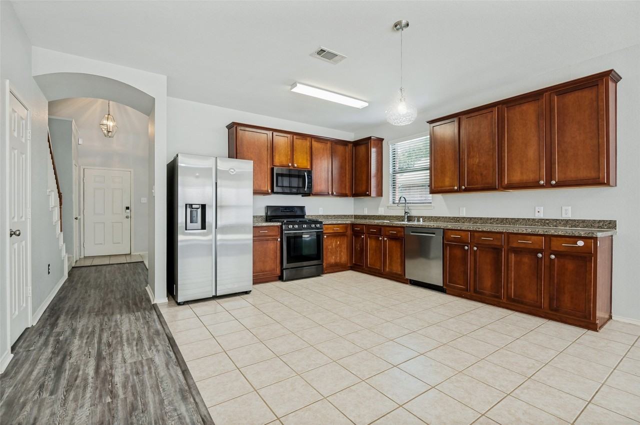 5943 Waterford Dr - Photo 4 of 13