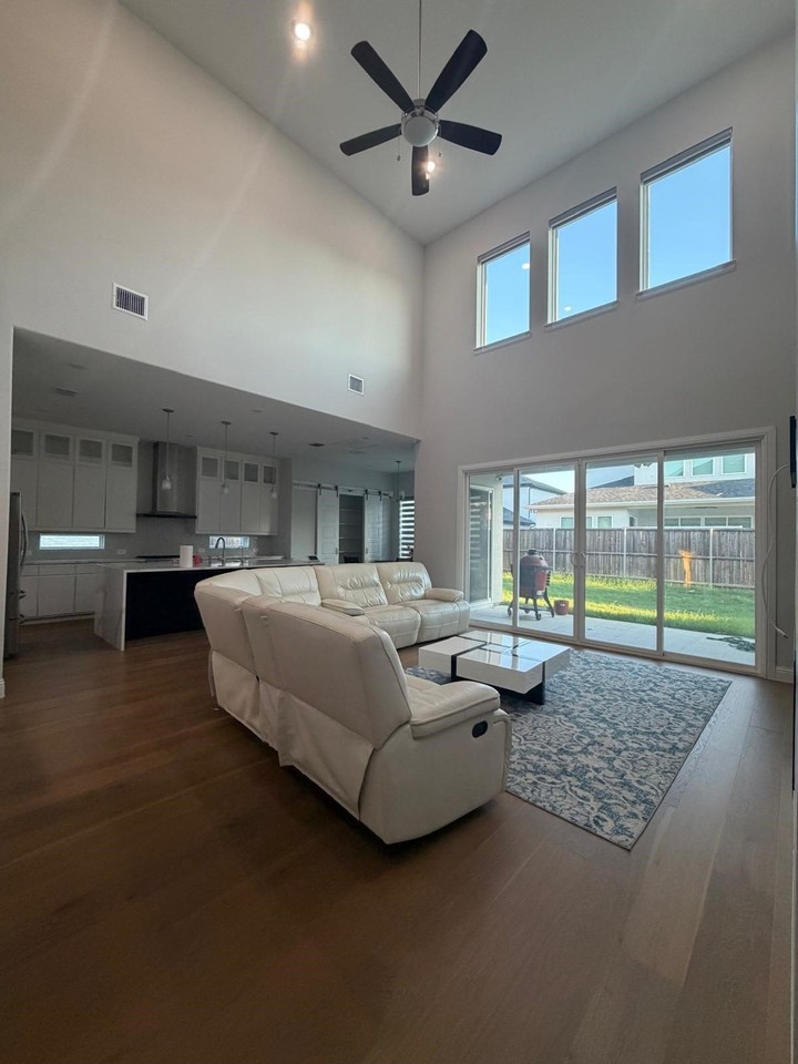12609 Diamond Creek Dr - Photo 2 of 39