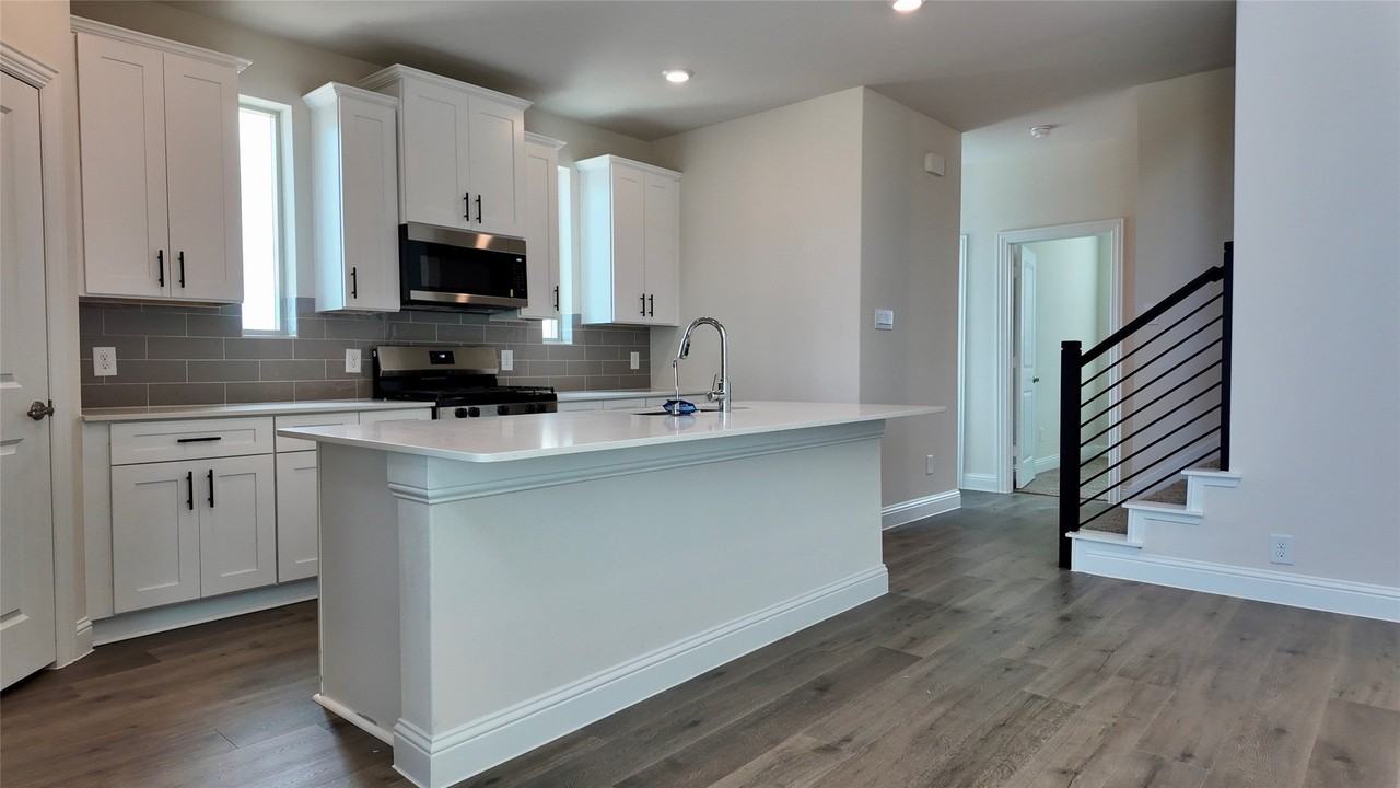 8801 Shoppers Ln - Photo 5 of 23