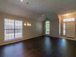 10804 Huntington Rd - Photo 5 of 34