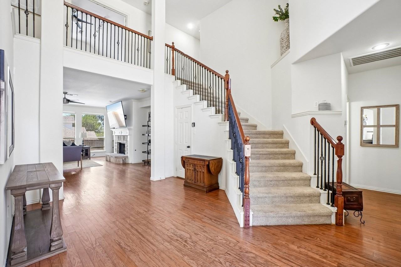 6940 Chapelridge Dr - Photo 3 of 36