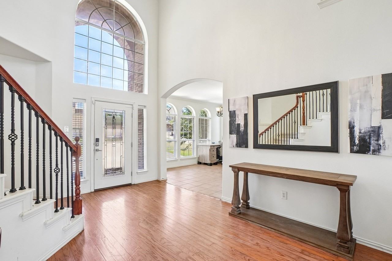 6940 Chapelridge Dr - Photo 4 of 36