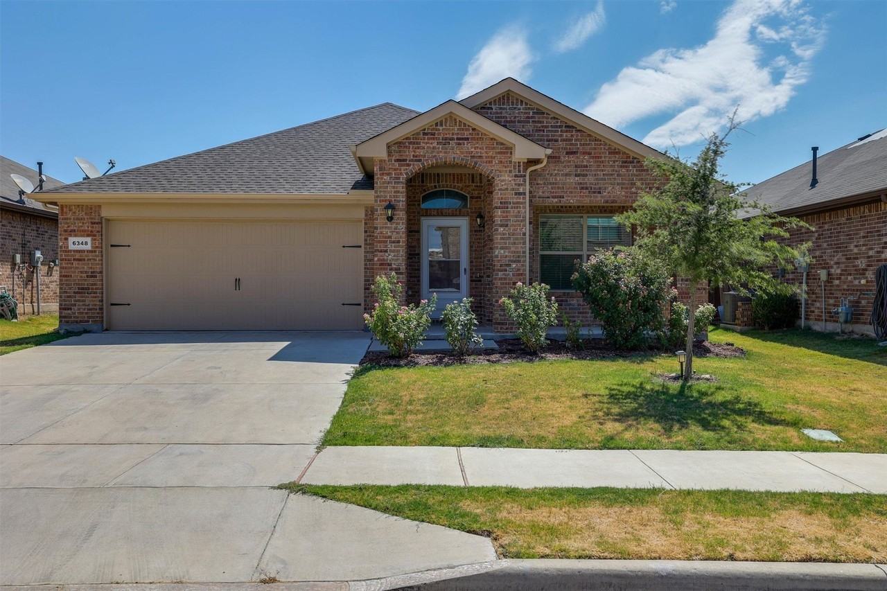 6348 Eagle Lake Ct - Photo 2 of 27