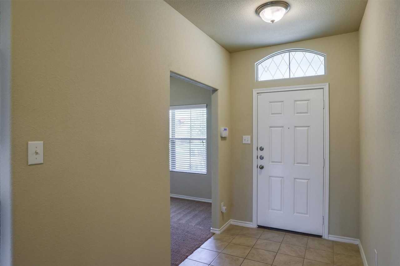 6348 Eagle Lake Ct - Photo 4 of 27