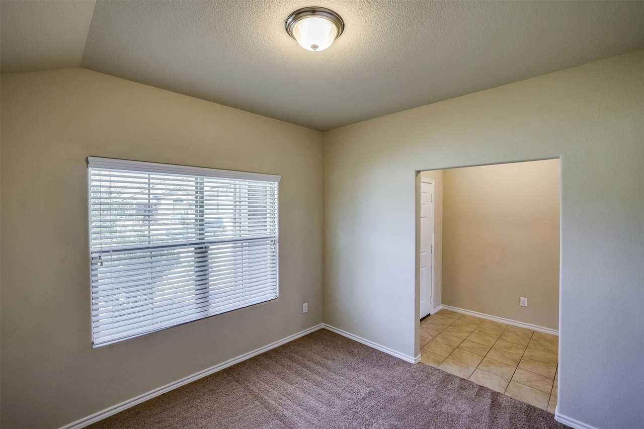 6348 Eagle Lake Ct - Photo 5 of 27