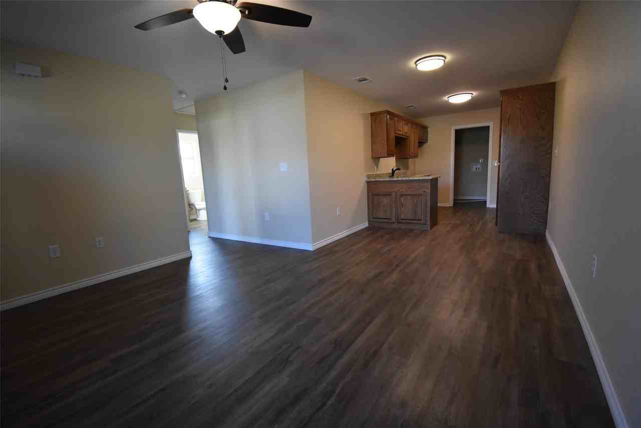 104 N Jordan St #B - Photo 3 of 12