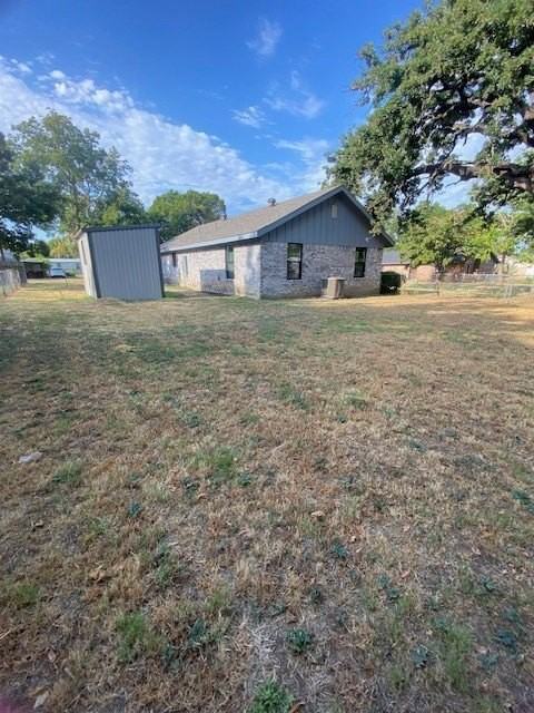 401 N Neathery Ave - Photo 2 of 19