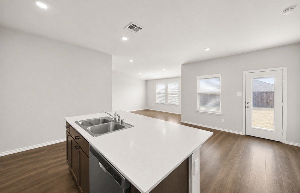 702 Watermill Rd - Photo 7 of 19