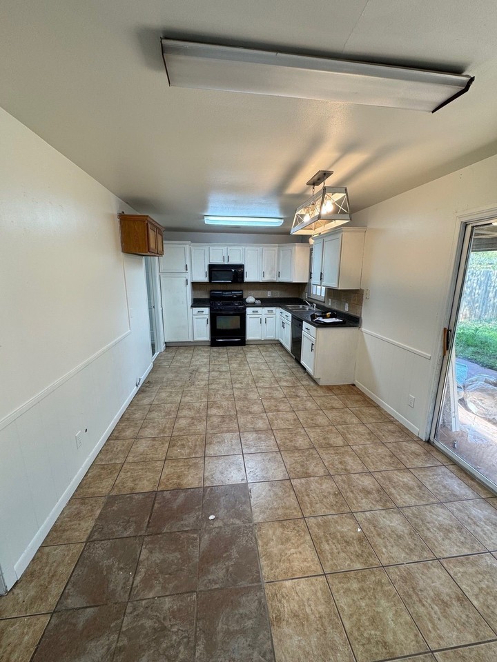 2633 Minter Ln - Photo 3 of 13
