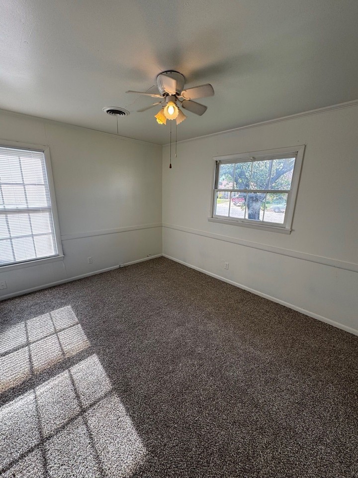 2633 Minter Ln - Photo 7 of 13