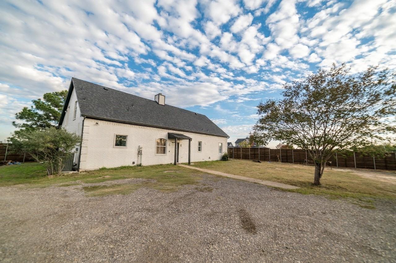 954 Lloyds Rd - Photo 2 of 32