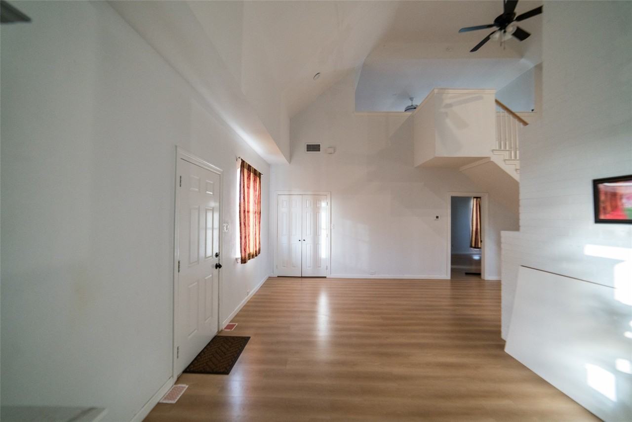 954 Lloyds Rd - Photo 3 of 32