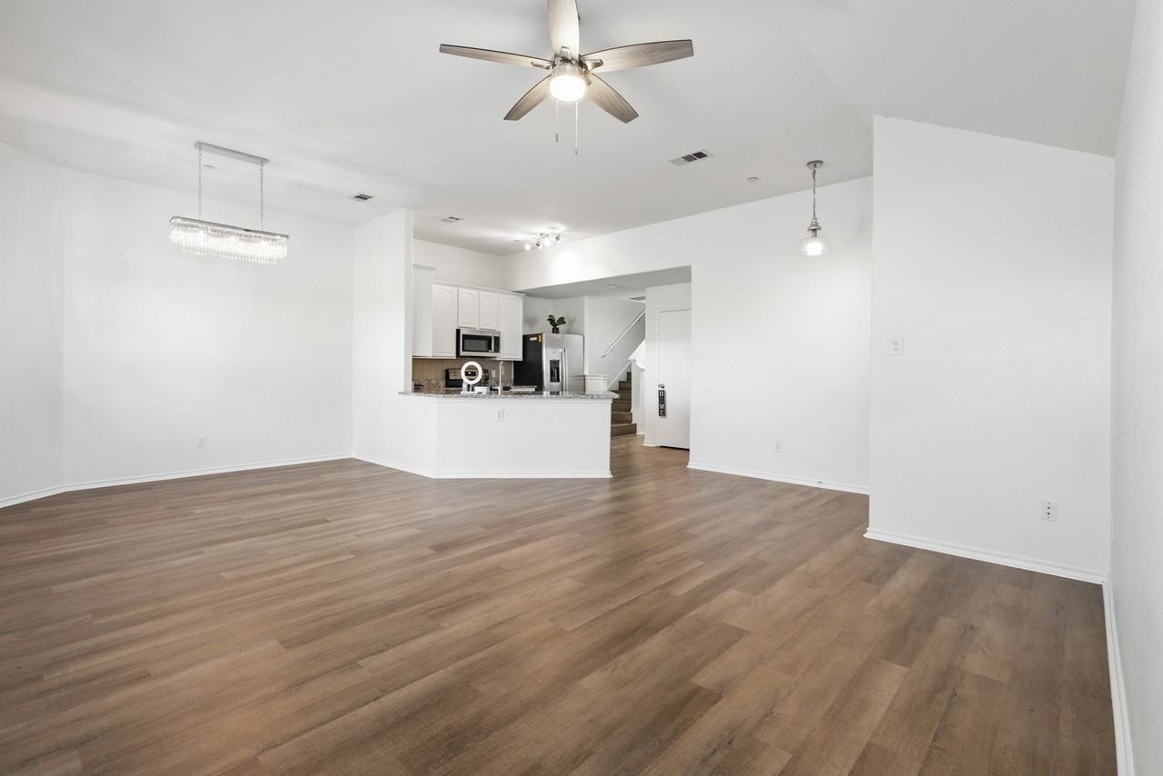 5315 Crimson Oaks Dr - Photo 4 of 36
