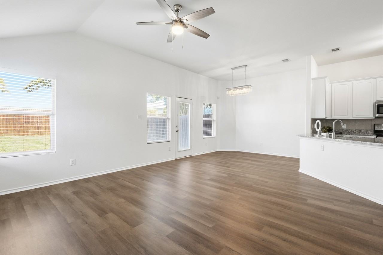 5315 Crimson Oaks Dr - Photo 5 of 36