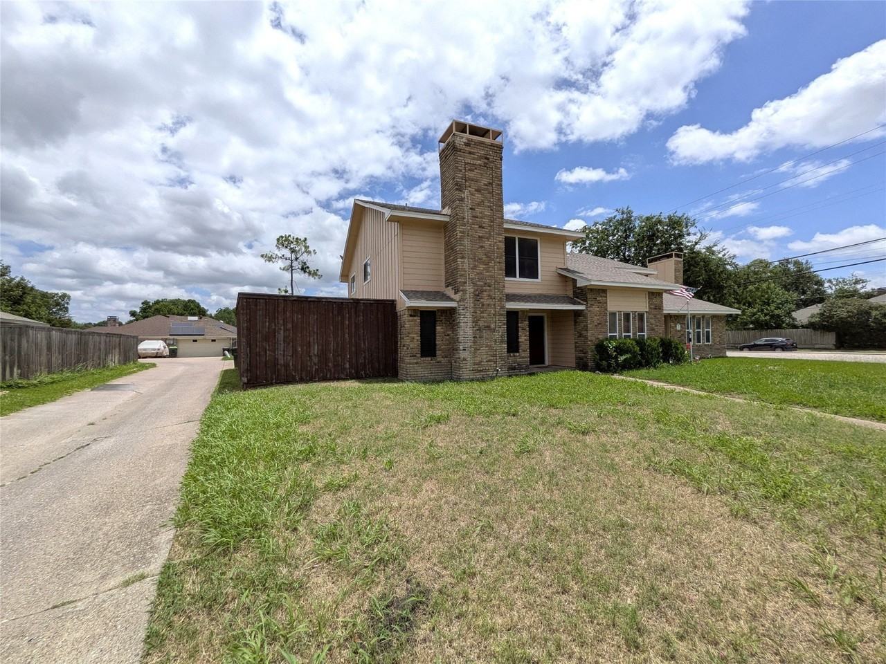 3302 Townbluff Pl - Photo 2 of 26