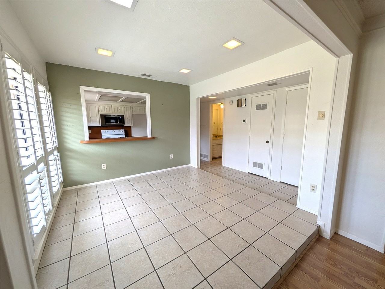 3302 Townbluff Pl - Photo 7 of 26