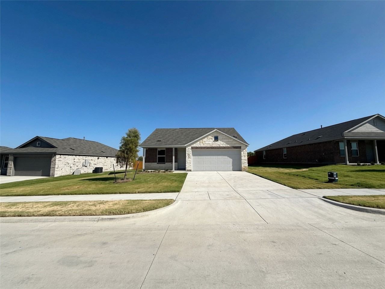 401 Mcnelly Ln - Photo 3 of 35