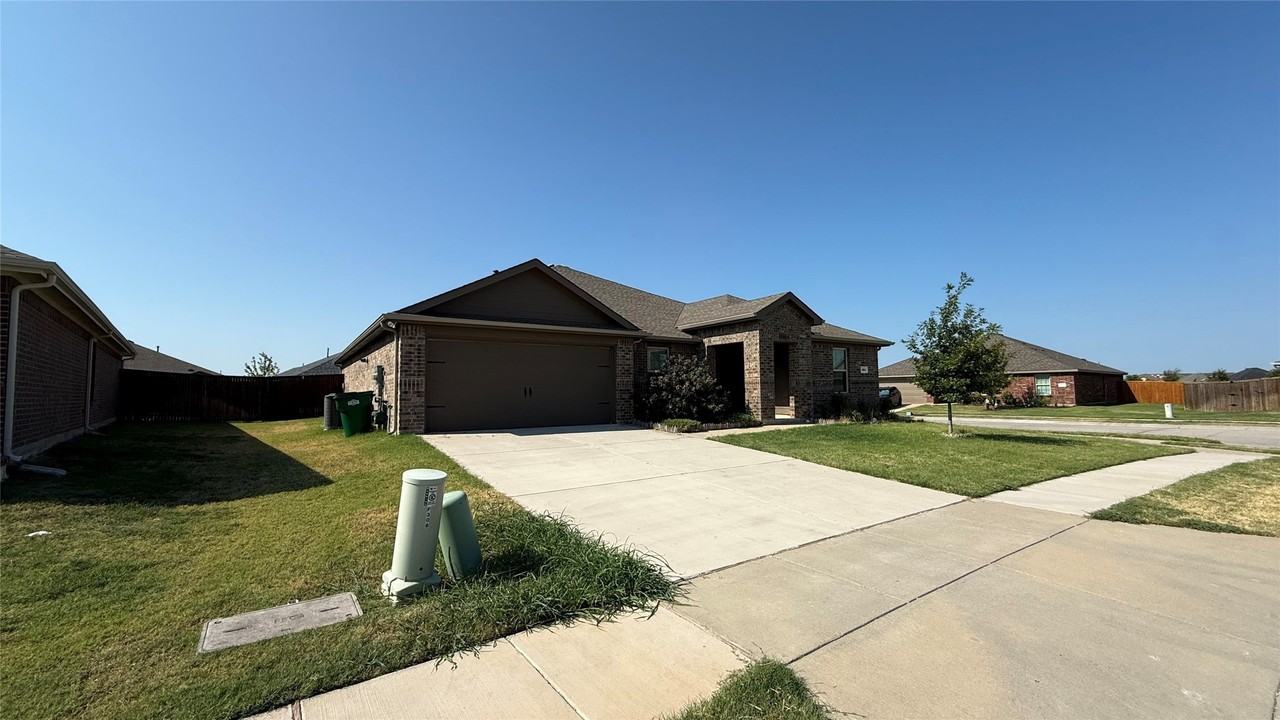 304 Duke Ct - Photo 3 of 18