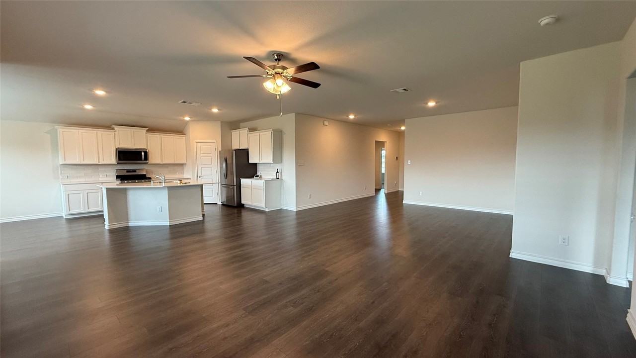 304 Duke Ct - Photo 4 of 18