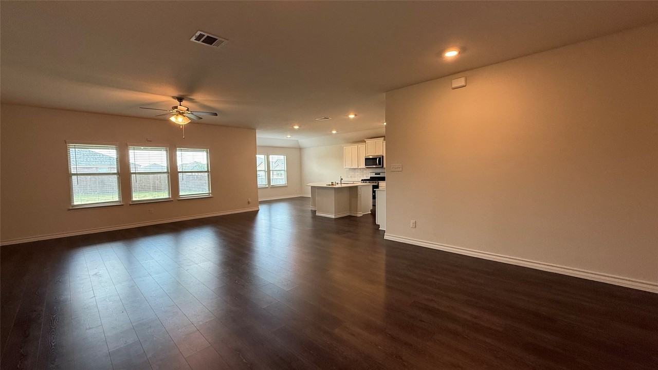 304 Duke Ct - Photo 5 of 18