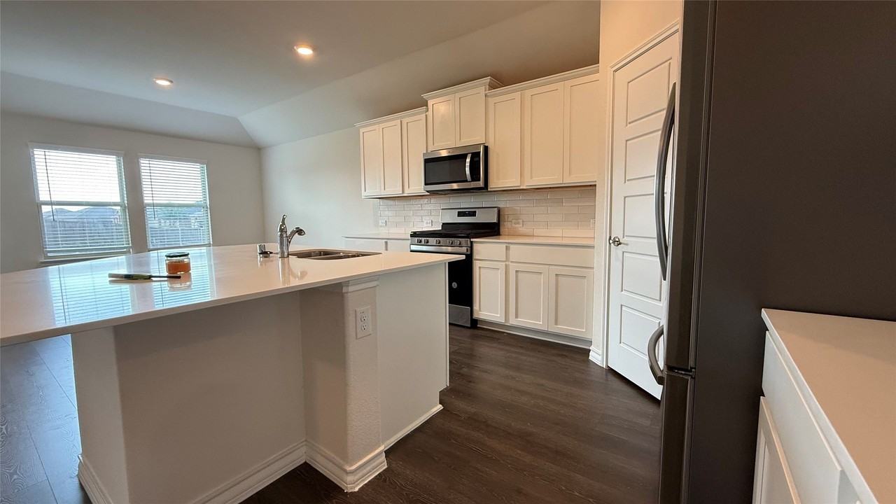 304 Duke Ct - Photo 6 of 18