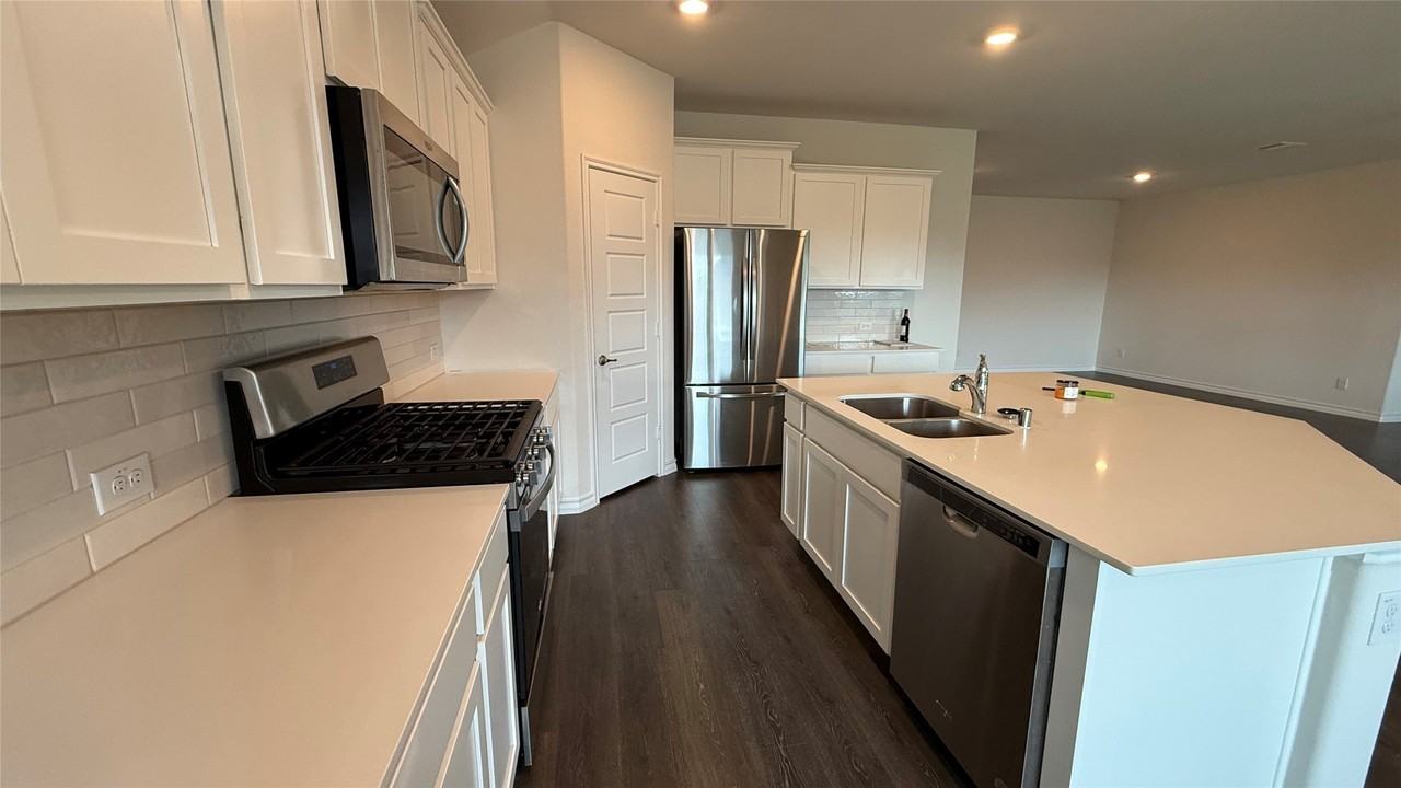304 Duke Ct - Photo 7 of 18