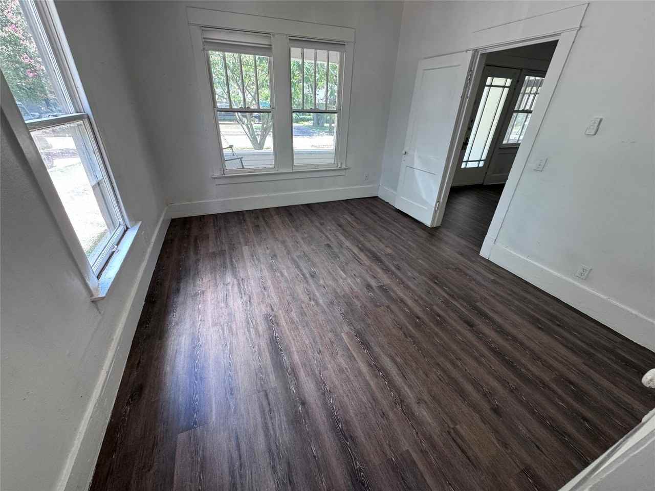 5619 Victor St - Photo 2 of 18