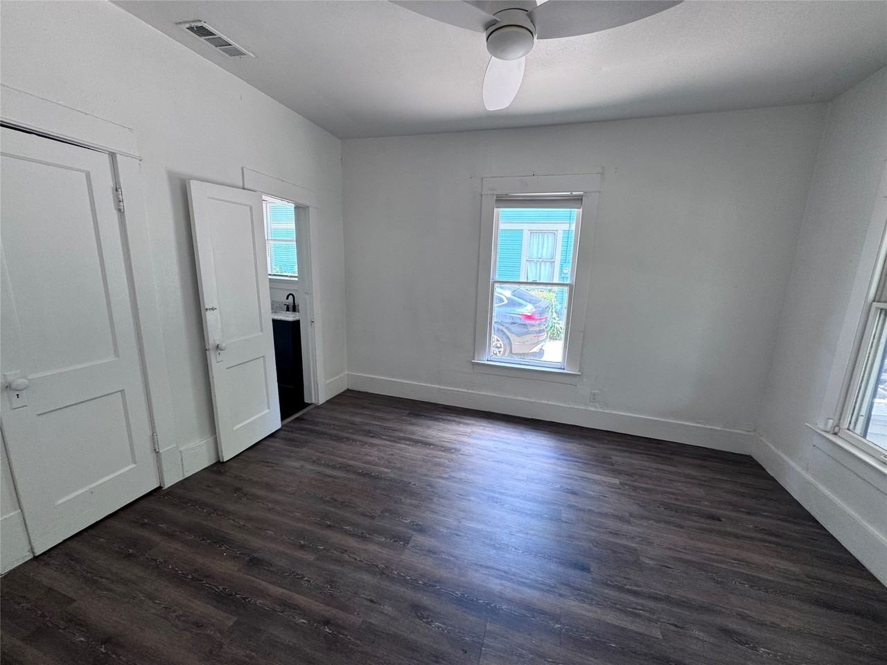 5619 Victor St - Photo 3 of 18
