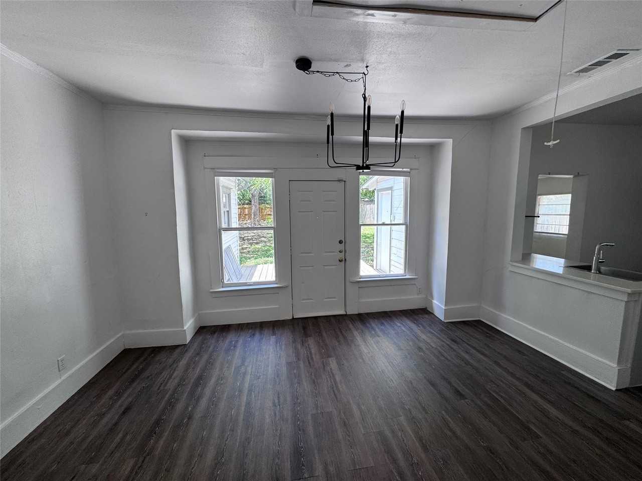 5619 Victor St - Photo 7 of 18