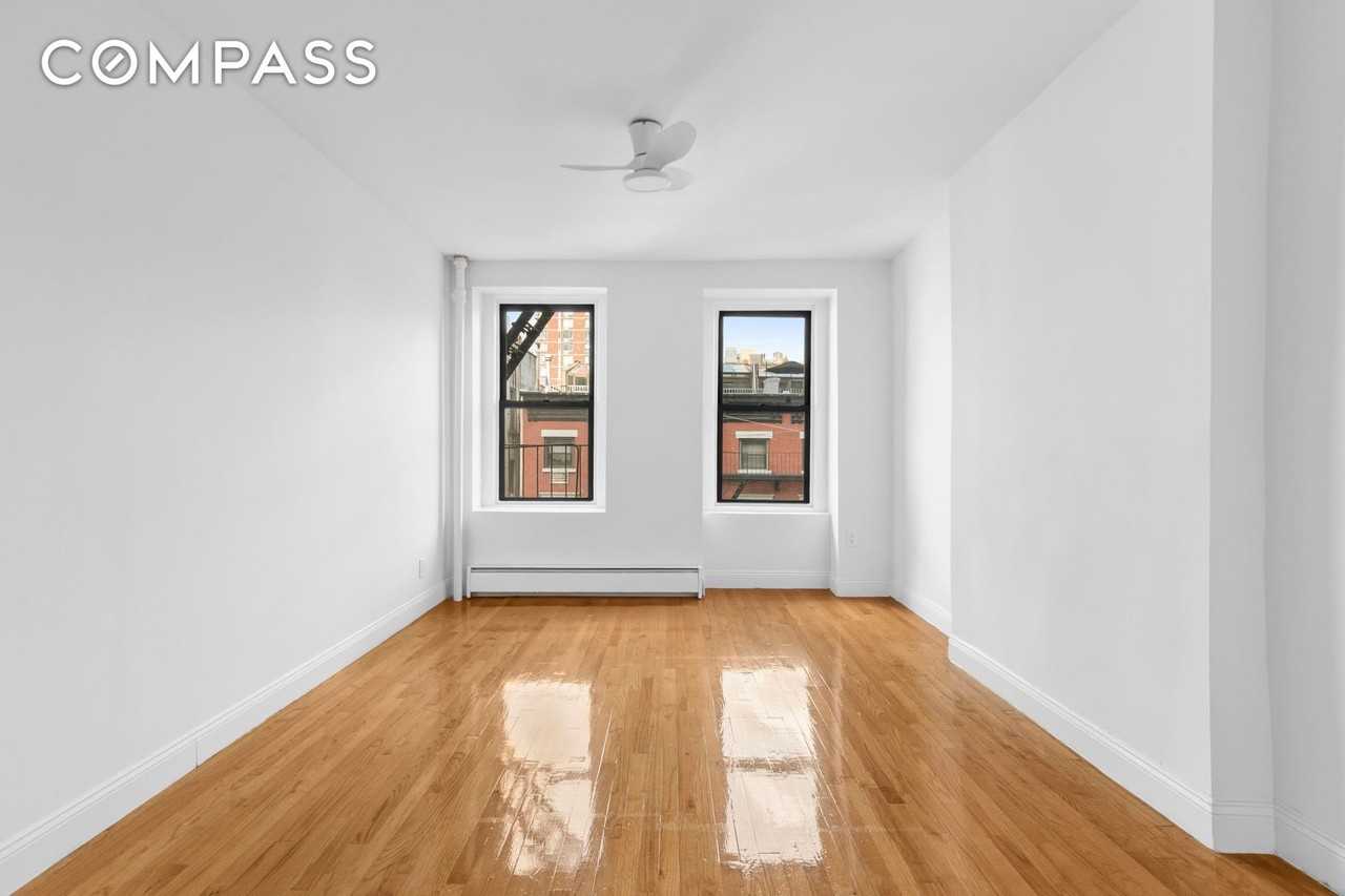 258 W 15th St #4FE - Photo 2 of 6