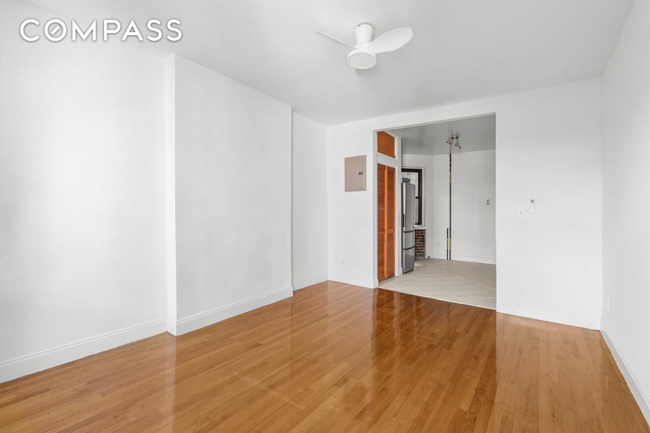 258 W 15th St #4FE - Photo 3 of 6