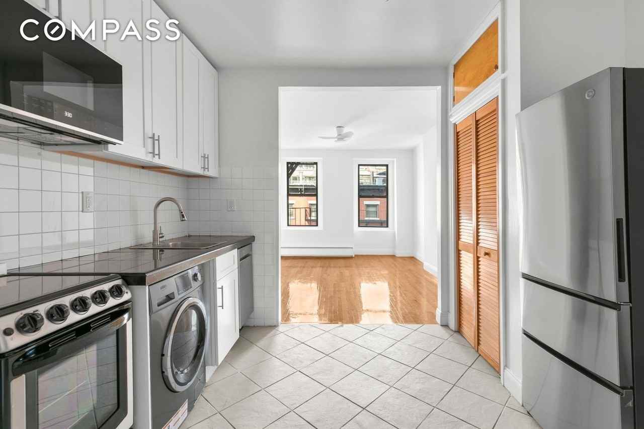 258 W 15th St #4FE - Photo 4 of 6