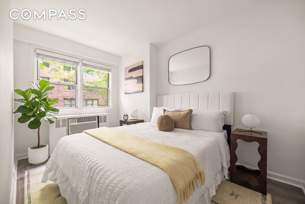 245 E 35th St #3A - Photo 2 of 4