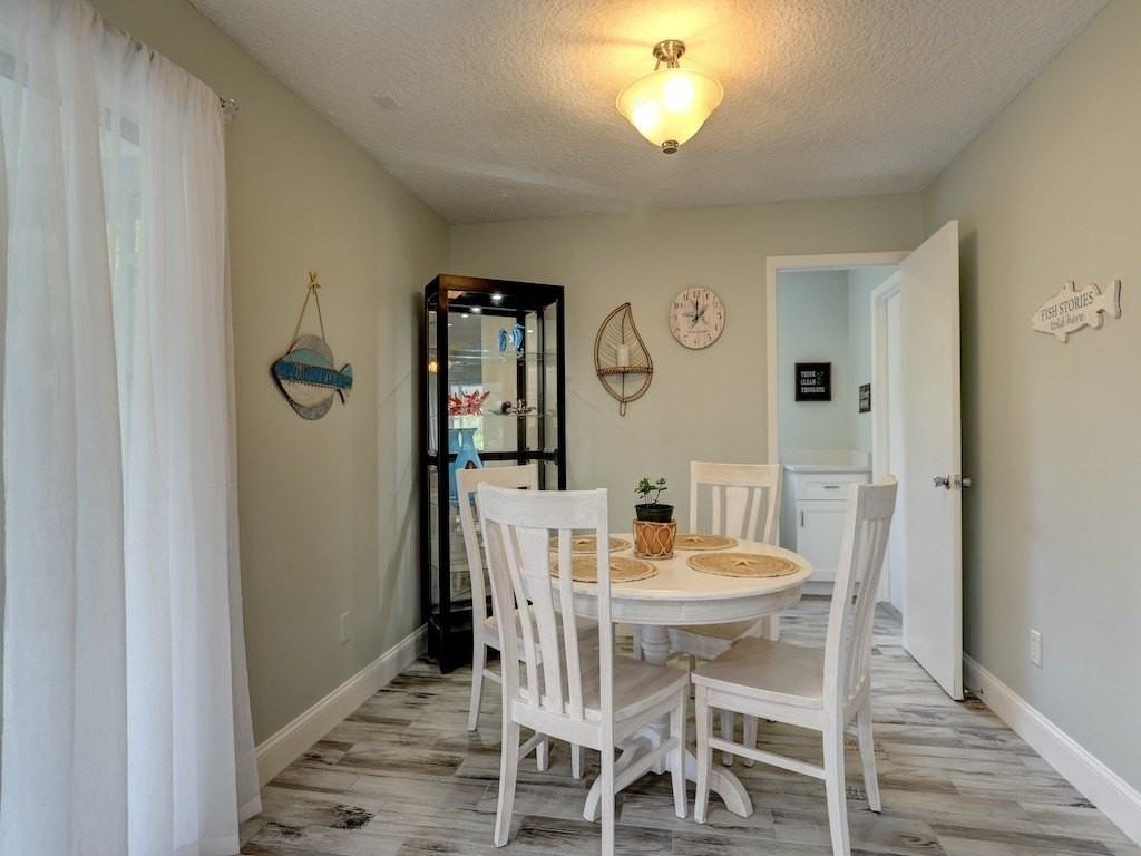 1379 Scroll St - Photo 5 of 30