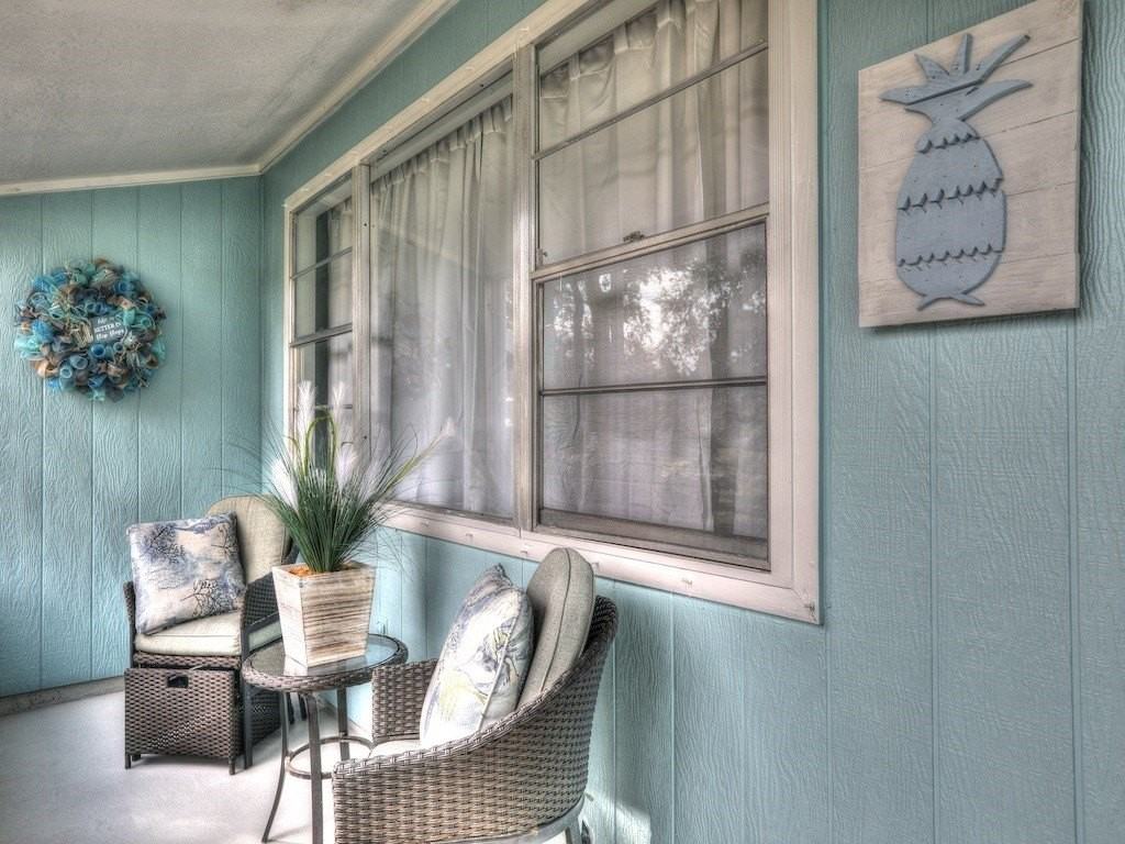 1379 Scroll St - Photo 6 of 30
