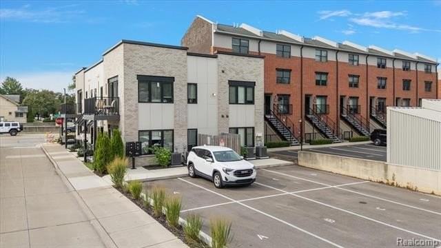 105 N Laurel St #C - Photo 3 of 50